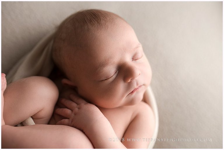 A Gainsville newborn photographer sleeps peacefully. 