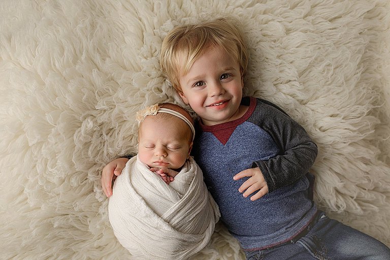 newborn baby with brother phtoography