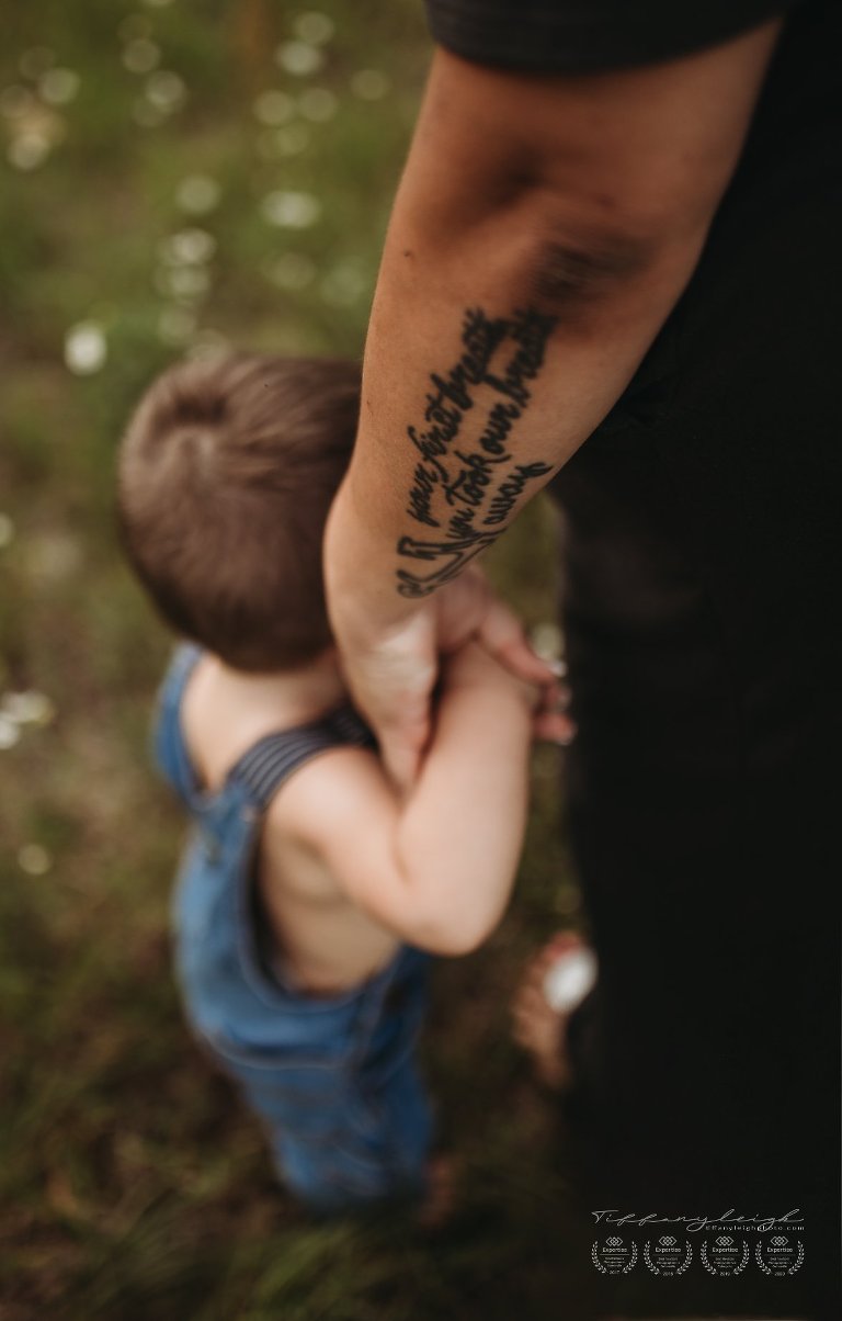 the details hand holding