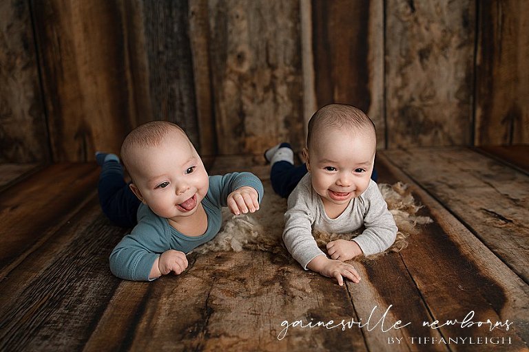 twin boys 5 months baby pics