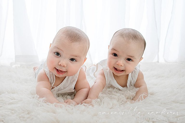 twin boys 5 months baby pics